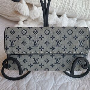 Authentic Louis Vuitton Lin wallet